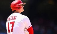 【MLB】「こんなにも大きいのか」大谷翔平、身長180センチ指揮官との2Sで際立つ存在感