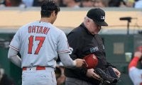 【MLB】大谷翔平、爽やかな検査がまた注目　米記者「スマイルで審判の背中をポンと叩いた」