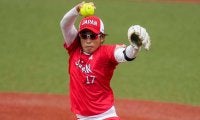 上野由岐子が金属バット粉砕　剛速球にSNS驚愕「初めて見た」「恐るべし」