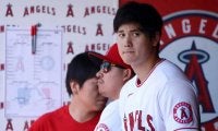 【MLB】大谷翔平が目を閉じ髪をかき上げ…　何気ない仕草が「色っぽすぎ」「見惚れてしまう」