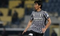 香川真司のPAOKがユニフォーム3種を発表！ホームは伝統の白黒ストライプ