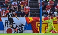 横浜FC、名古屋を完封！(1)最下位脱出へ「中断1か月で仕込んだ守備＆速攻」