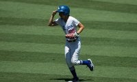 【MLB】大谷翔平の試合守った“ボールガール”　乱入者への果敢タックルが「年間最優秀プレー」