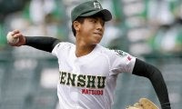 【高校野球】73歳指揮官が「感無量」　専大松戸に甲子園初勝利を運んだエースの“攻撃的投球”