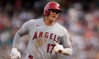 【MLB】遂に“大谷翔平まみれシャツ”入手　米識者が収録でドヤ顔「皆さん、見えますよね？」