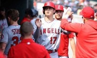【MLB】大谷翔平が瞬時に反撃　カメラに抜かれていた同僚との攻防が米拡散「大爆笑」「最高」