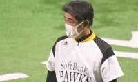 5点差を守れずに痛恨の逆転負け　優勝争いから一歩後退した鷹ベンチのチグハグ