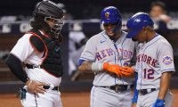 【MLB】バックネット裏に目を疑う光景　誰よりも目立つ“珍客”に米笑撃「なんだこれ」