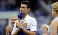 悲しみと落胆。そして、感謝と安堵。大記録を逃したジョコビッチが手にしたもの