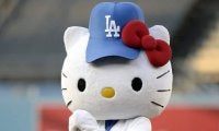 【MLB】「最もキュート」「パーフェクト」　ドジャースユニのキティちゃん始球式に米感激
