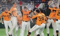 巨人が劇的な逆転サヨナラ勝ち！　代打・八百板の適時打→坂本は同点打→岡本和が犠飛