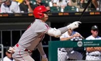 【MLB】大谷翔平、故意死球直後の“肩揉み談笑”に米ファンも拍手「一流だ。こうあるべき」