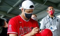 【MLB】落とし物、折れたバット、ウインク…　大谷翔平、プレー以外でも“神対応”で全米を虜