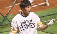 鷹・柳田の33歳誕生日に先輩から“粋な心遣い”　お洒落Tシャツに「MY ライバル！」