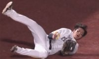 「これぞプロ」　鷹柳田のフェンス激突美技→走者釘付け“好返球”が「まじかっこいい」