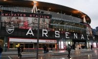 アーセナルが本拠地エミレーツの内装を改修、クラブカラーを基調としたモチベーションの高まるデザインに