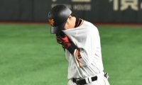 巨人・亀井善行に原監督から粋な計らい　代打で三ゴロ、右翼の守備に就いてから交代