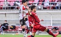 浦和レッズ、カシマで完敗(1)負け試合のピッチ上で繰り返した「試行錯誤の90分」