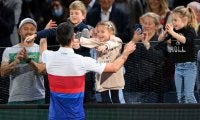 ジョコビッチがマスターズ大会新記録！子どもたちと優勝を祝う［ATP1000 パリ］