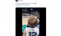 【NBA】勝利確信の8歳少年ファンに悲劇　撮られていた“悲しい背中”に米同情「心が痛むよ」