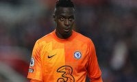 チェルシー守護神メンディがFIFAに苦言!　男子最優秀GK候補の画像で自身のみアンダーシャツ
