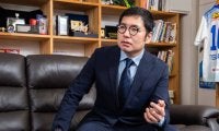 「南葛SCがJリーグに昇格したら、バルサとの提携、エムバペの獲得も夢じゃない」。岩本義弘GMが明かす、新時代の経営戦略