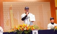 背番号は22に決定！西武３位古賀悠斗がユニホーム姿を初披露