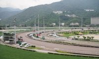 【香港スプリント】4コーナーで4頭が落馬事故 スカイフィールドが勝利