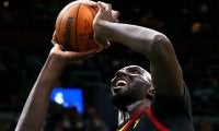 【NBA】身長229cm男が“楽勝リバウンド”で貢献　初先発に米衝撃「歩くチート」「大人と子供」