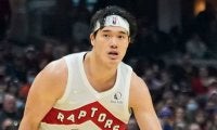 【NBA】渡邊雄太、巨漢229cm相手も関係なし　自己最多26得点に現地熱狂「スーパーヒーロー」
