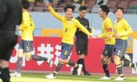 第100回大会がついに開幕！　6選手6ゴールの関東第一が中津東に圧勝《高校サッカー選手権》