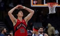 【NBA】「胸が熱くなる」渡邊雄太のプレー　213cmスター選手に負けた“ボール叩きつけ”に共感