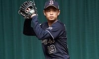 「ミットに届くまで小一時間はある」　オリ右腕の“魔球”に騒然「止まっとるやん」