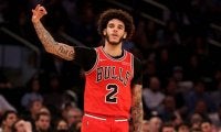 イースト首位のブルズに痛手、司令塔のロンゾ・ボールが左ひざ負傷で6〜8週間離脱へ