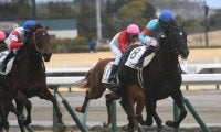 【中京6R新馬戦結果】ブラックブロッサムが人気に応えて押し切り勝ち