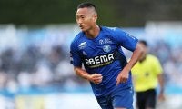 【J2大波乱のスタート】鄭大世が決めた「町田のJ2通算100勝目」！岡山に新加入のオーストラリア人MF、千葉の新大型ブラジル人CF、新潟が獲得したポルトガル人FW、仙台に加入のアルゼンチン人MF…“リーグの行方を左右する”外国人選手の「合流時期問題」(2)