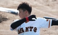 巨人期待の21歳は「肩強すぎやろ」　ミス挽回の“振り返りキャノン”が「芸術性高い」