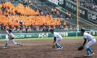 甲子園に異様な光景。山梨学院「バントシフト」の発案者はあの人物、パワー全盛の高校野球に一石を投じた
