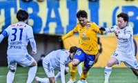【J2「昇格候補」の二極化！】好調の横浜FC、東京ヴェルディ、仙台！「2つのダービーマッチ」の勝者、目を見張る東京Vの「スピード」とベガルタの「新戦力」(1)