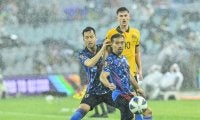 日本代表、批判を受け続けた「吉田麻也と長友佑都」の貢献度!!オーストラリア代表戦で｢W杯出場｣を掴ませた｢大雨｣を貫く｢ベテラン鬼神｣2人の｢気迫と声と涙｣