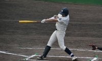 [準硬式野球] ３点差の九回に猛攻　大逆転で初戦白星