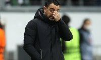 フランクフルトに苦戦のバルサ、チャビ監督はピッチに苦言「我々がプレーしやすい環境ではなかった」