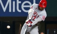 大谷翔平の“バット投げ”にMLB公式も再注目　珍しい感情表現が「頭から離れなかった」