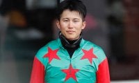 障害専門ルーキー・小牧加矢太騎手がJRA初勝利「ガッツポーズは自分が嬉しいというより…」