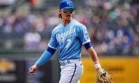 【MLB】衝撃の“空中トス”が「なんてプレー」　芸術美技のNo.1有望株が「桁外れの運動能力」