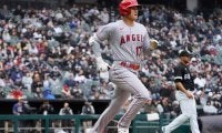 【MLB】負傷交代した大谷翔平、ピザを食べながら「大事を取った」と笑顔　指揮官は復帰について明言避ける