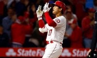 大谷翔平、今度は6号満塁HR！　衝撃の2打席連発に米記者も仰天「凄い。球を破壊した」