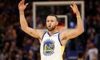 ウォリアーズが逆転勝利でシリーズ突破に王手…カリーが32得点を記録／NBAプレーオフ