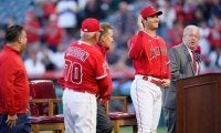 【MLB】大谷翔平、MVP受賞セレモニーに笑顔　本拠地は日本語祝福、地元ファン熱狂「MVP！」