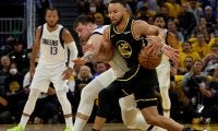ウォリアーズがホームで先勝…第1Qからリードを奪って25点差で快勝／NBAプレーオフ